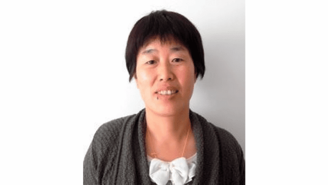 Gong Ruiping, 45 anni, ex insegnante, vive a Pechino. È stata incarcerata e torturata per aver sensibilizzato l'opinione pubblica sulla persecuzione del Falun Gong da parte del Partito Comunista Cinese.