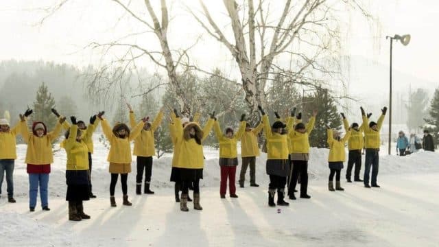 Praticanti del Falun Gong meditano insieme a Irkutsk, Russia (Minghui.org)