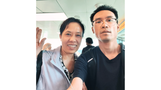 Grazie al sostegno internazionale, la signora Liu Pintong ha potuto riunirsi al figlio Hu Xuanming in Inghilterra, per la prima volta dopo anni.